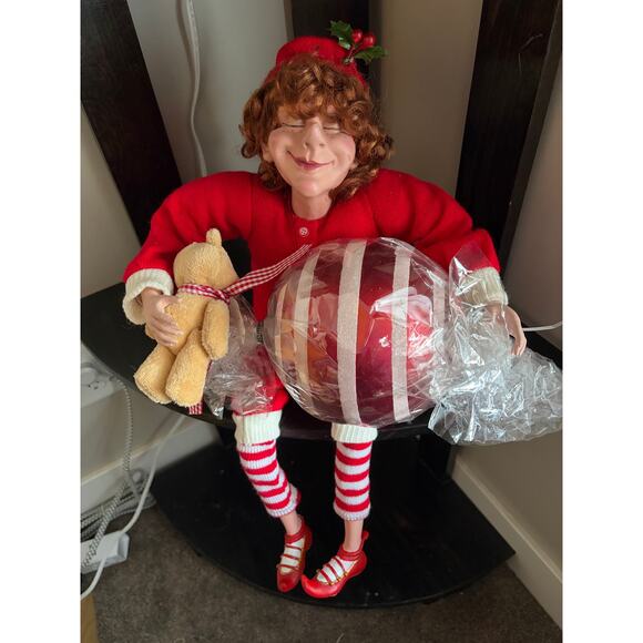 Vintage Rare Christmas Sitting Porcelain Shelf Elf with Bear & Candy Collectible - Picture 14 of 14